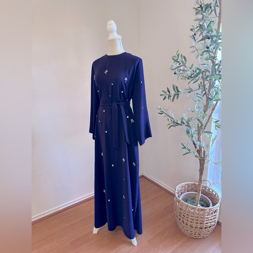 Dark purple diamond Beaded abaya in a size 36 waist belt included large!